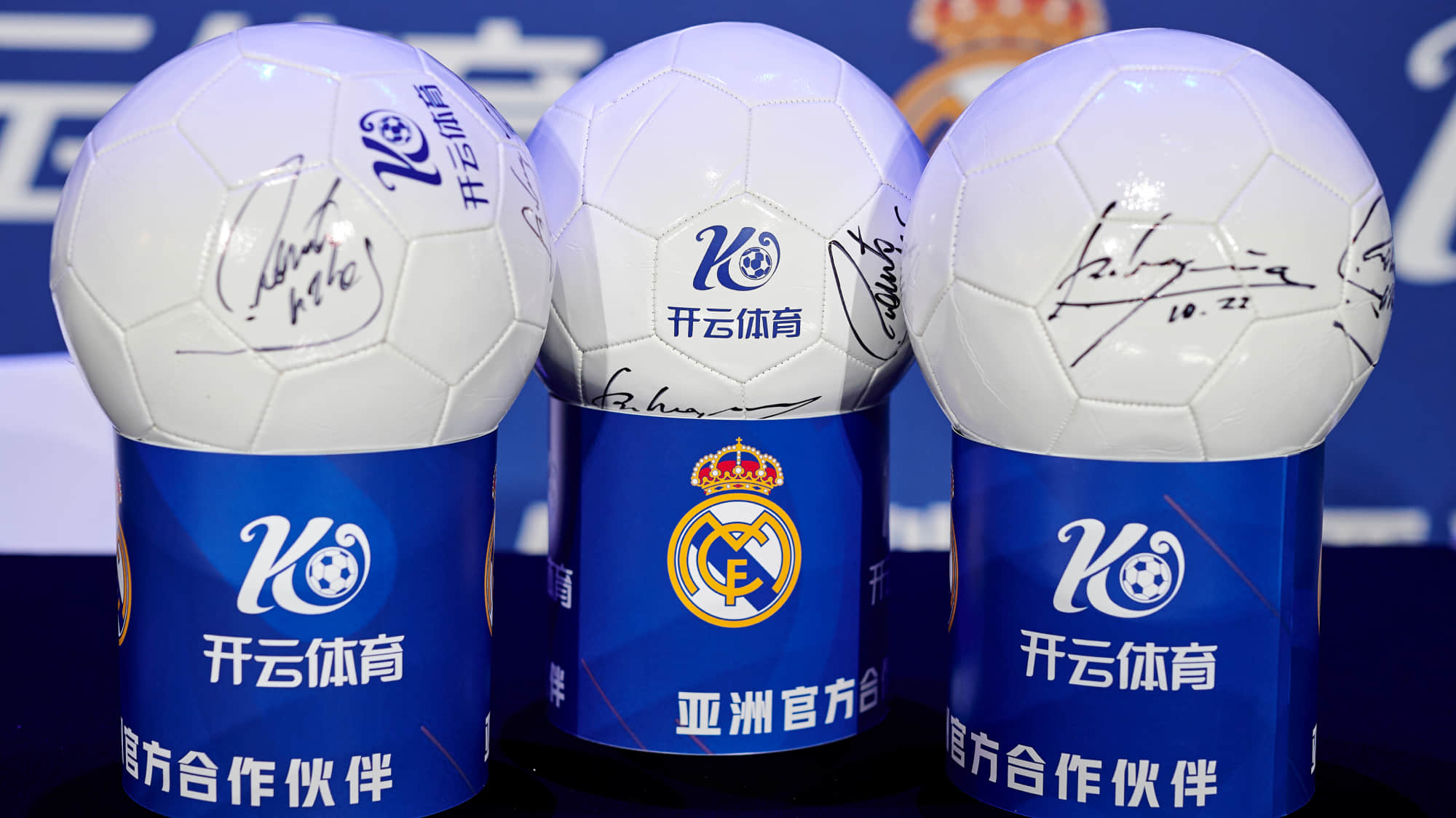 世体：拉菲尼亚有望下轮西甲复出，佩德里的情况则不那么乐观